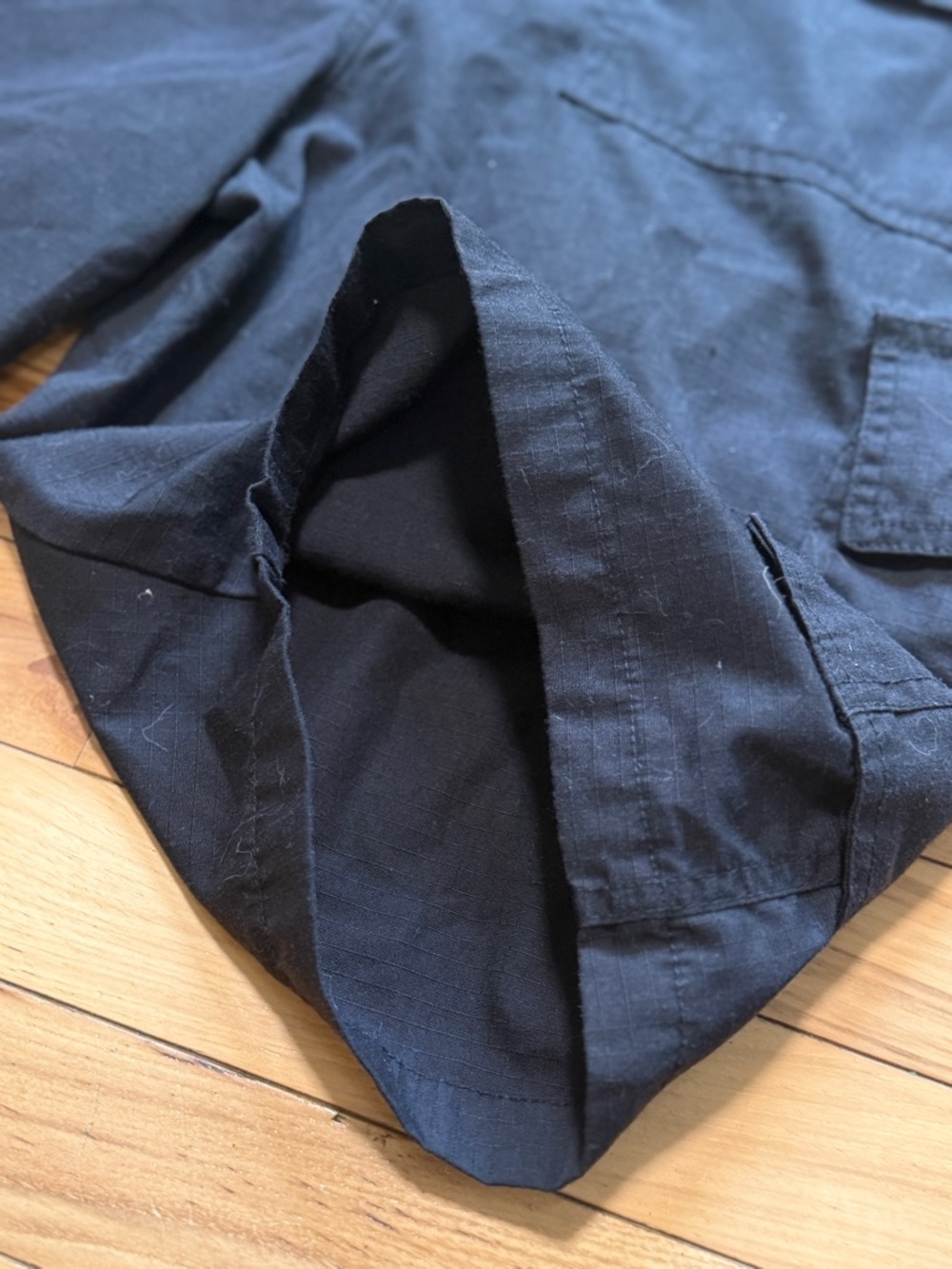 Men's Black Cargo Shorts with Utility Pockets Size 38 - Picture 7 of 7